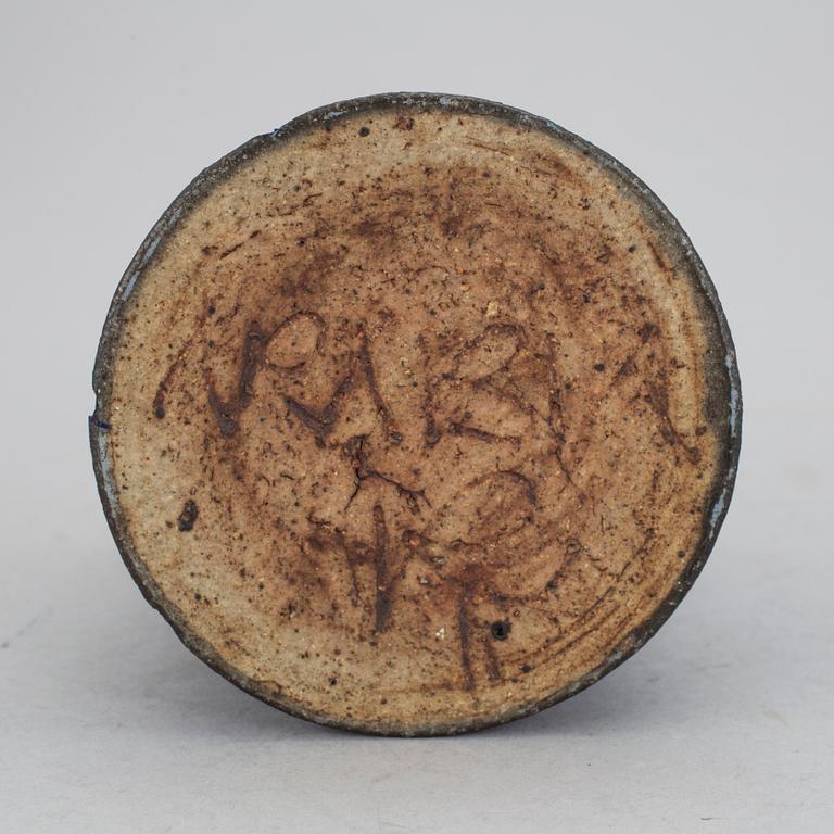 VAS, chamotterat stengods. Ulla Procopé, Arabia 1960-tal.