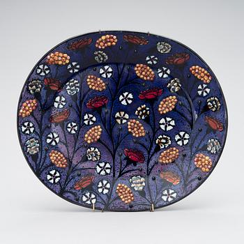 BIRGER KAIPIAINEN, A CERAMIC DISH. Signed Kaipiainen, Arabia. 1970s.