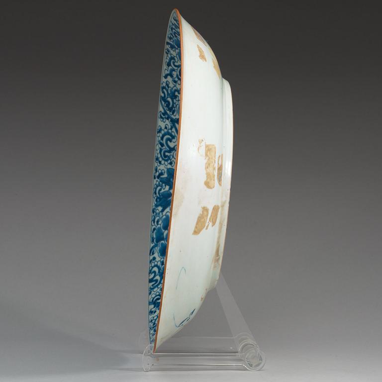 A blue and white dish, Qing dynasty, Kangxi (1662-1722).