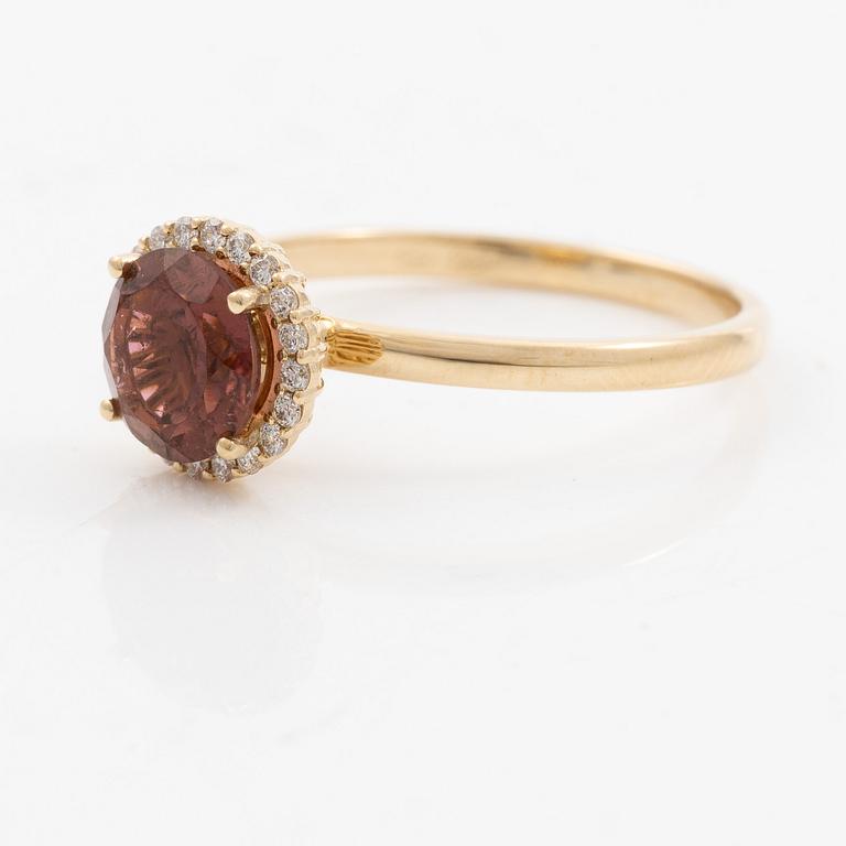 Ring 14K gold with pink tourmaline and brilliant-cut diamonds.