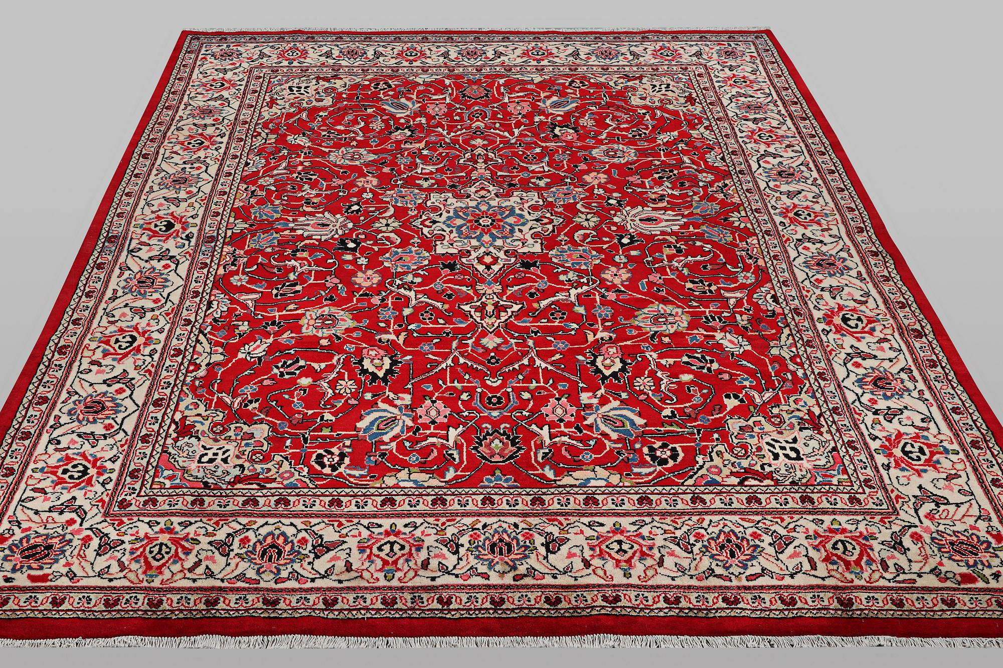 A carpet, Mahal, ca 372 x 248 cm.