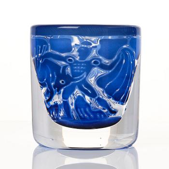 Edvin Öhrström, a "Tjurfäktare" (Bullfighter) ariel glass vase, Orrefors, Sweden, 1973.