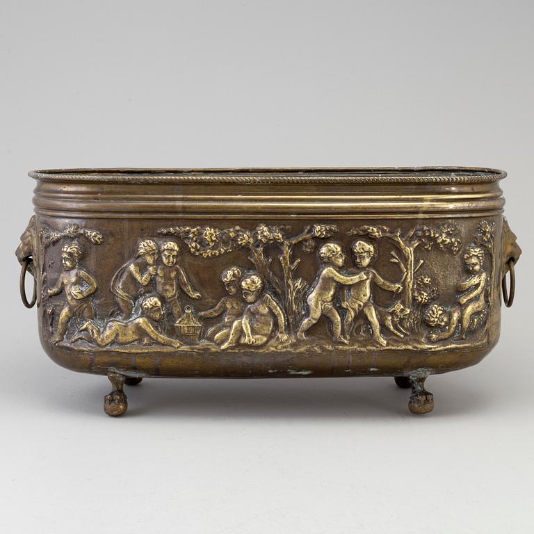 A BRASS JARDINIERE, 18th/19th century.