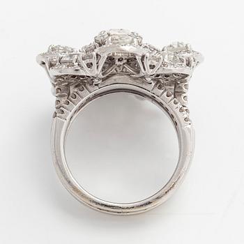 Sormus, 18K valkokultaa, ruusuhiottuja ja briljanttihiottuja timantteja.