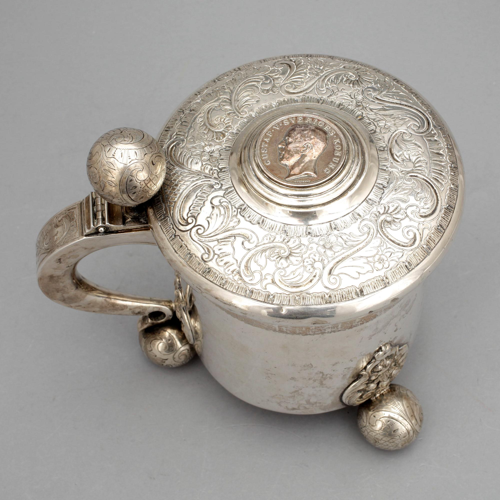 DRYCKESKANNA, silver, CG Hallberg, Stockholm 1919, vikt ca 844 gram.
