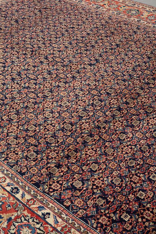 Matto, semi-antique West persian, ca 382,5 x 302 cm.