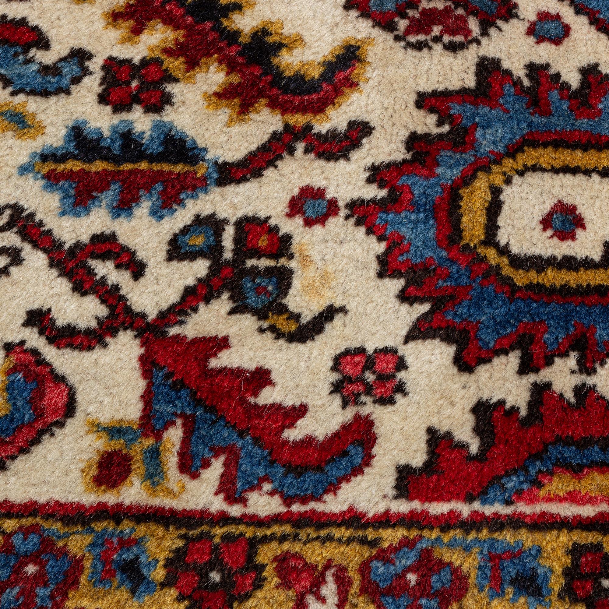 A carpet, Heriz, ca 315 x 243 cm.