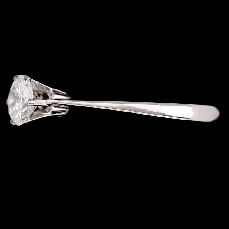 RING, 18 k vitguld, solitär briljantslipad diamant ca 0.91 ct.