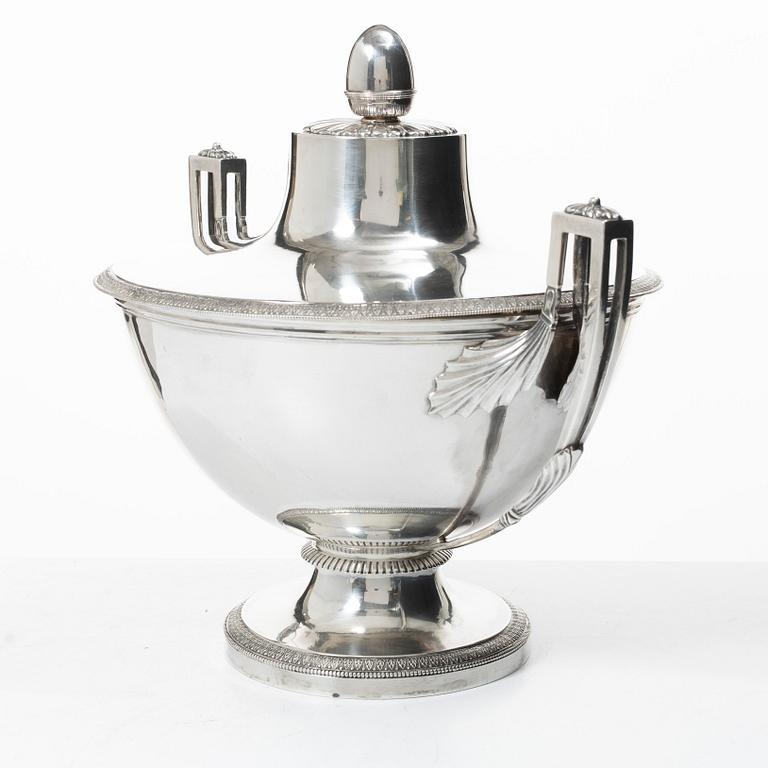 A Swiss silver tureen with lid, mark of Bossard & Sohn, 20th Century.