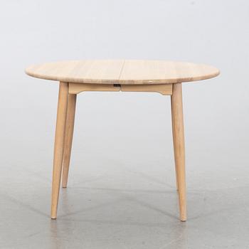 A Haslev Symphony oak dining table 21st century.