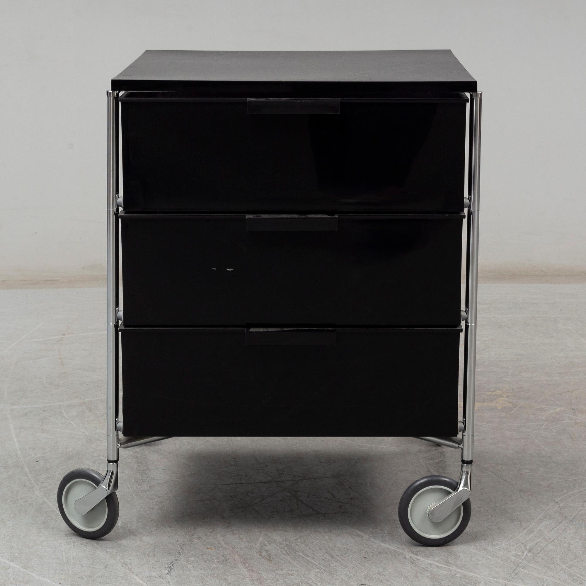 ANTONIO CITTERIO & OLIVER LÖW, a 'Mobil" container for Kartell.