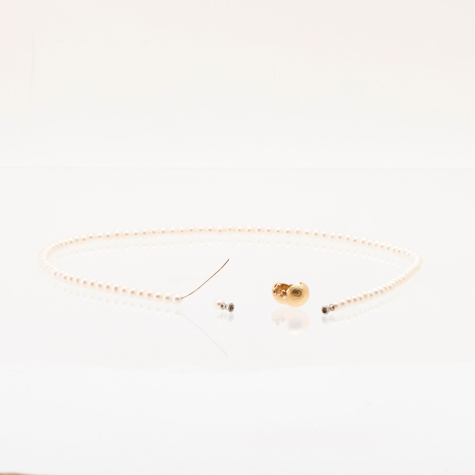 Ole Lynggaard, odlade pärlor 2 st collier samt ett armband och lås i 18K guld.