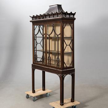 Display cabinet in the Chippendale style, first half of the 20th century.