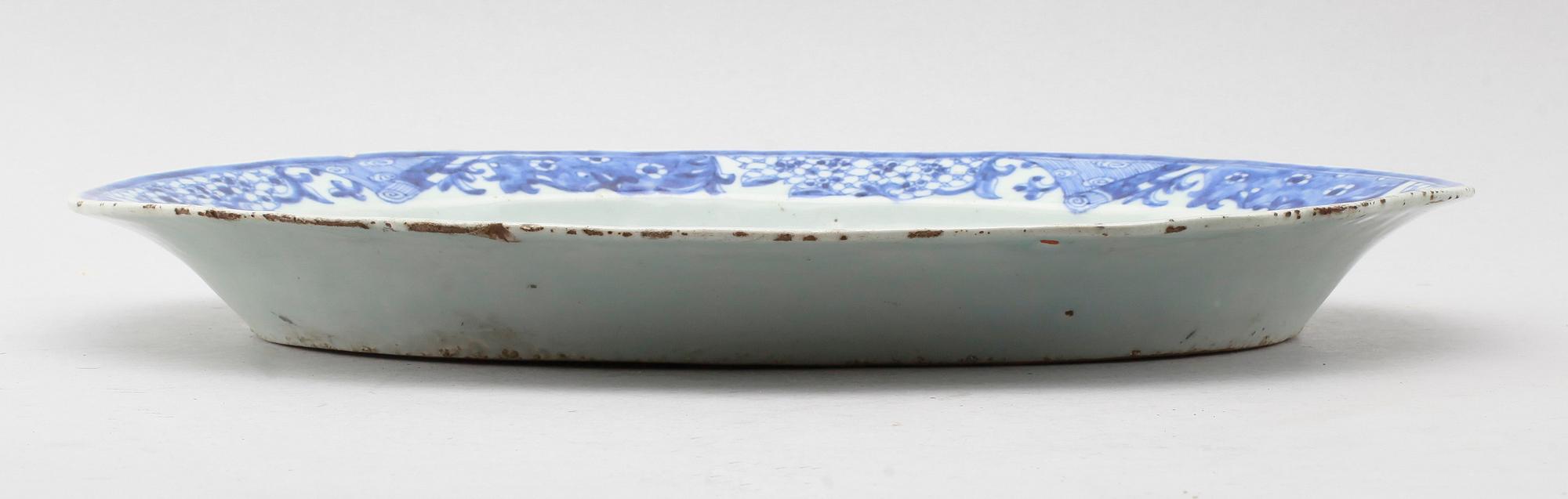 STEKFAT, porslin, Kina, Qianlong 1736-1795.