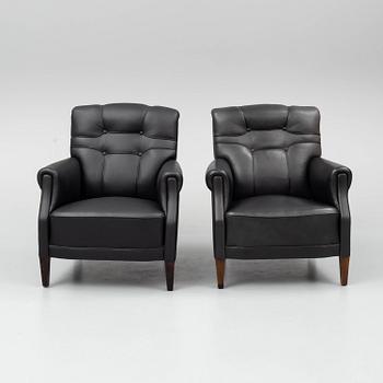 A pair of leather armchairs, early 20th century.