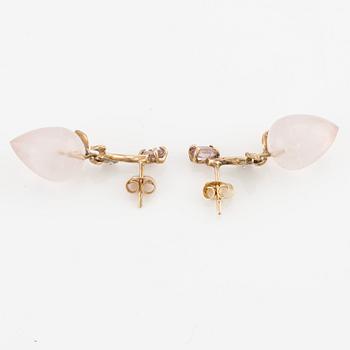 Earrings with rose quartz in drop shapes, pink tourmaline, and brilliant-cut diamonds.