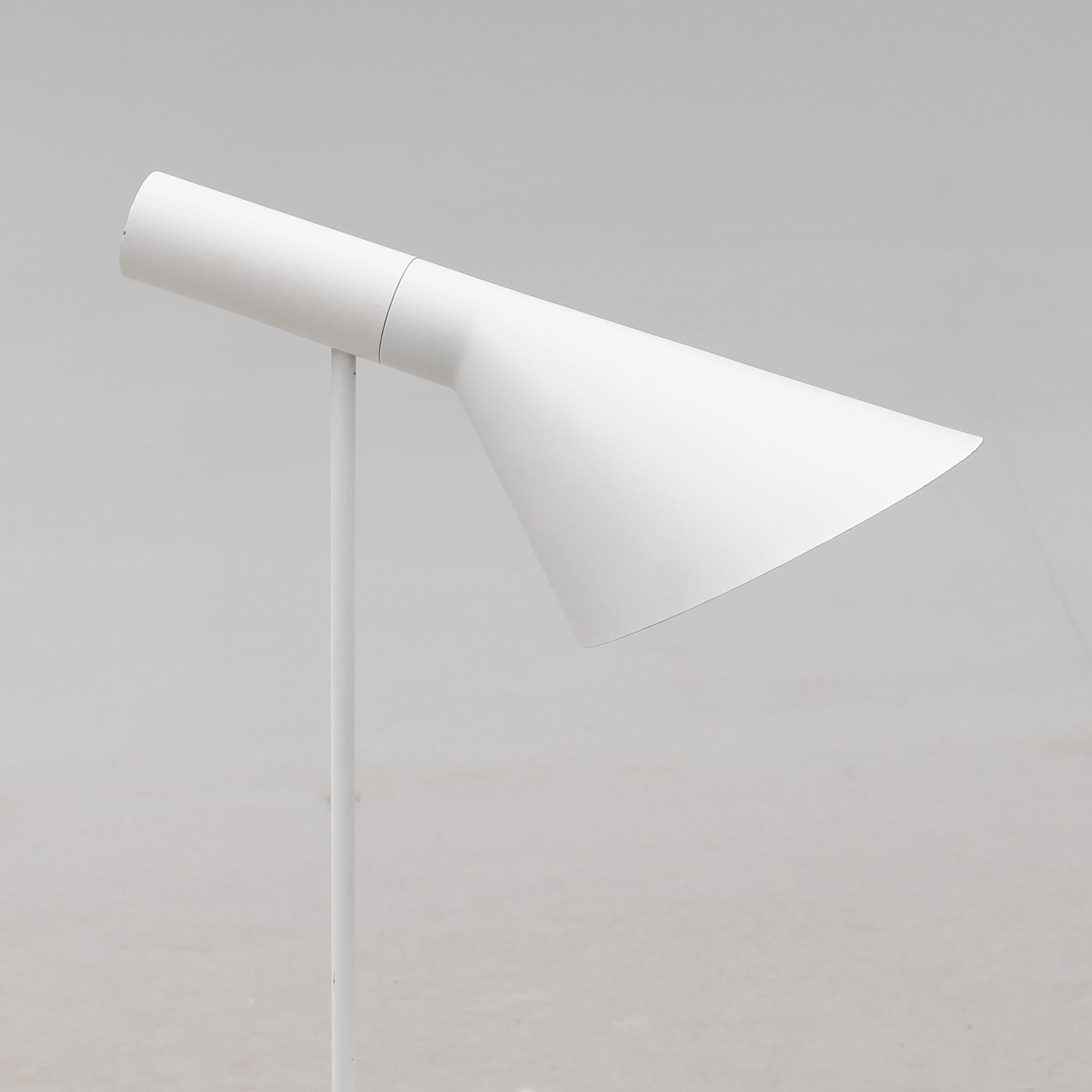 BORDSLAMPA, "AJ", Arne Jacobsen, Louis Poulsen, 1900-talets senare del.