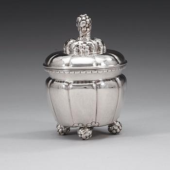 A Georg Jensen silver bonbonnière, Copenhagen ca 1915-21, design nr 72.