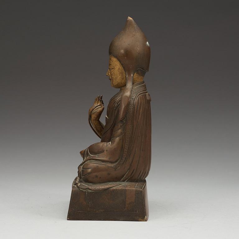 LAMA, patinerad brons. Troligen föreställande den sjunde Dalai Lama, Lobzang Kalzang Gyatso, Sinotibetansk, 17/1800-tal.