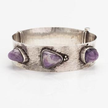 Reijo Sirkeoja, A silver bracelet with amethysts. Tampere 1960.