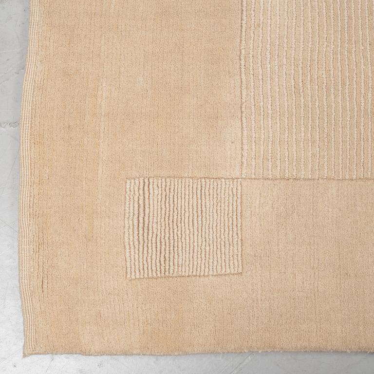 A CARPET, loomed, India, ca 275 x 200 cm.