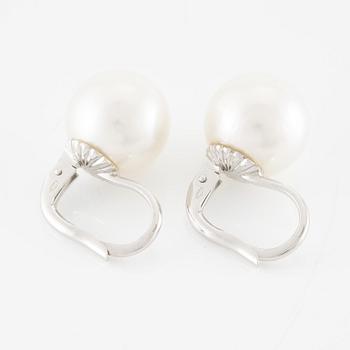 Örhängen 18K vitguld med odlade South sea pärlor.