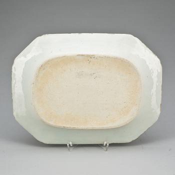 STEKFAT, porslin. Kina, Qianlong (1736-95).