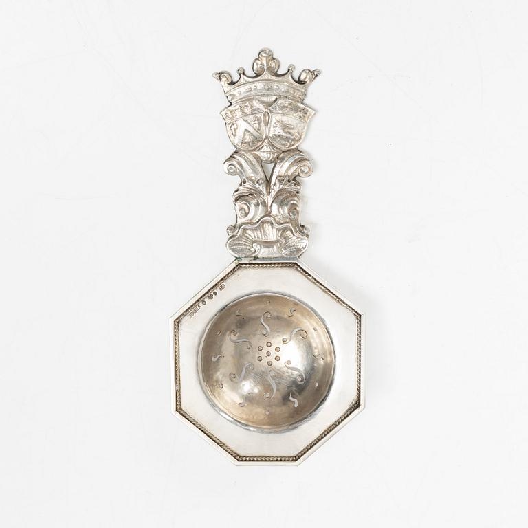 A Swedish silver tea strainer, mark of Atelier Borgila, Stockholm 1921.