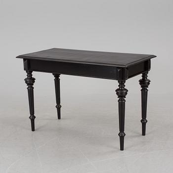 A late 1800s table.