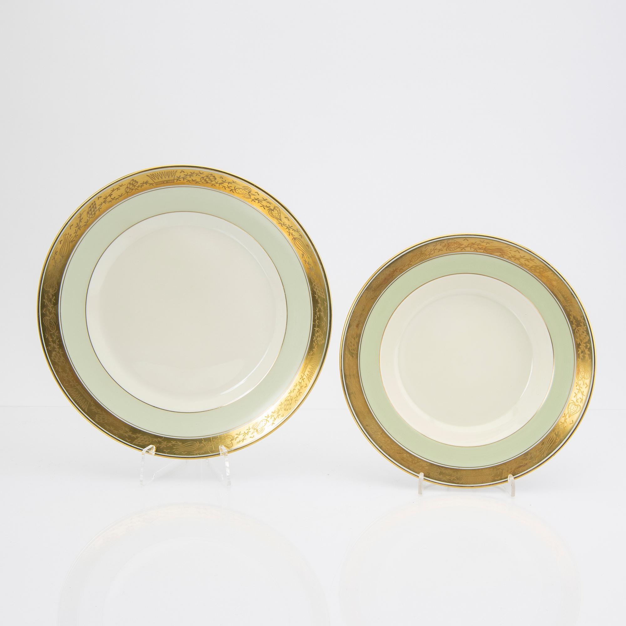 A Royal Copenhagen 59 pcs "Dagmar" porcelain dinner service, 1960s.
