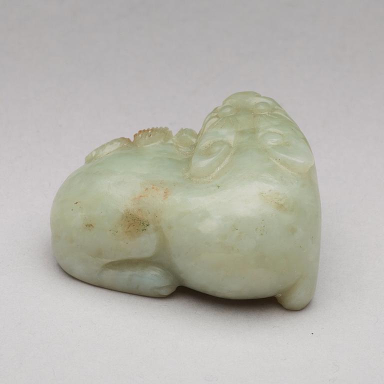 A nephrite figure of a reclining mythical beast, late Qing dynasty.