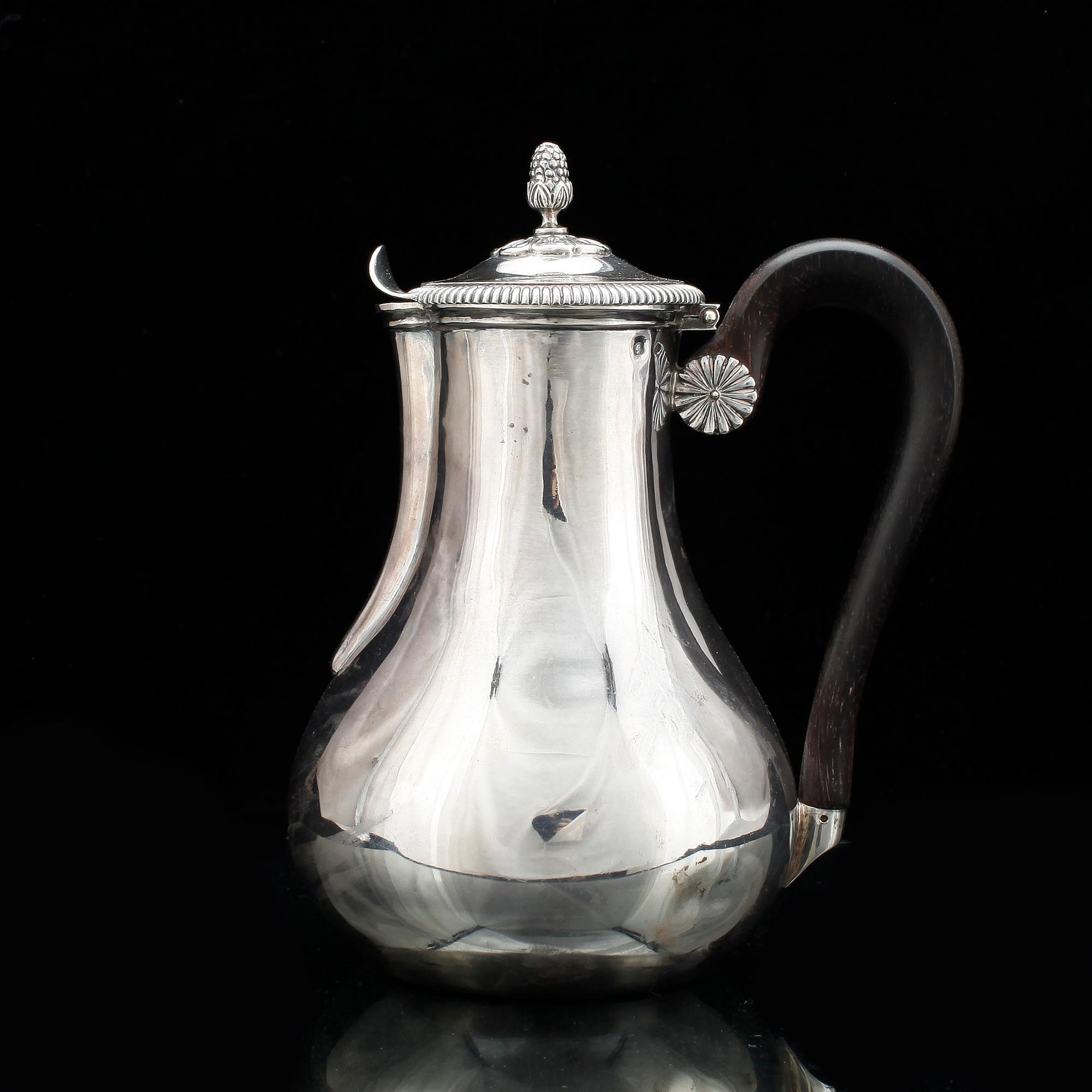 KANNA, silver, Paris, troligen omkring 1900. Vikt ca 260 gram.