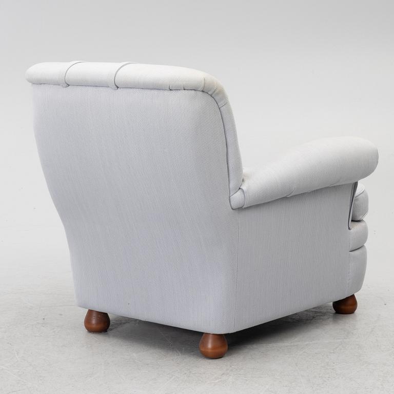 Josef Frank, fåtölj med fotpall, modell 336, Firma Svenskt Tenn.