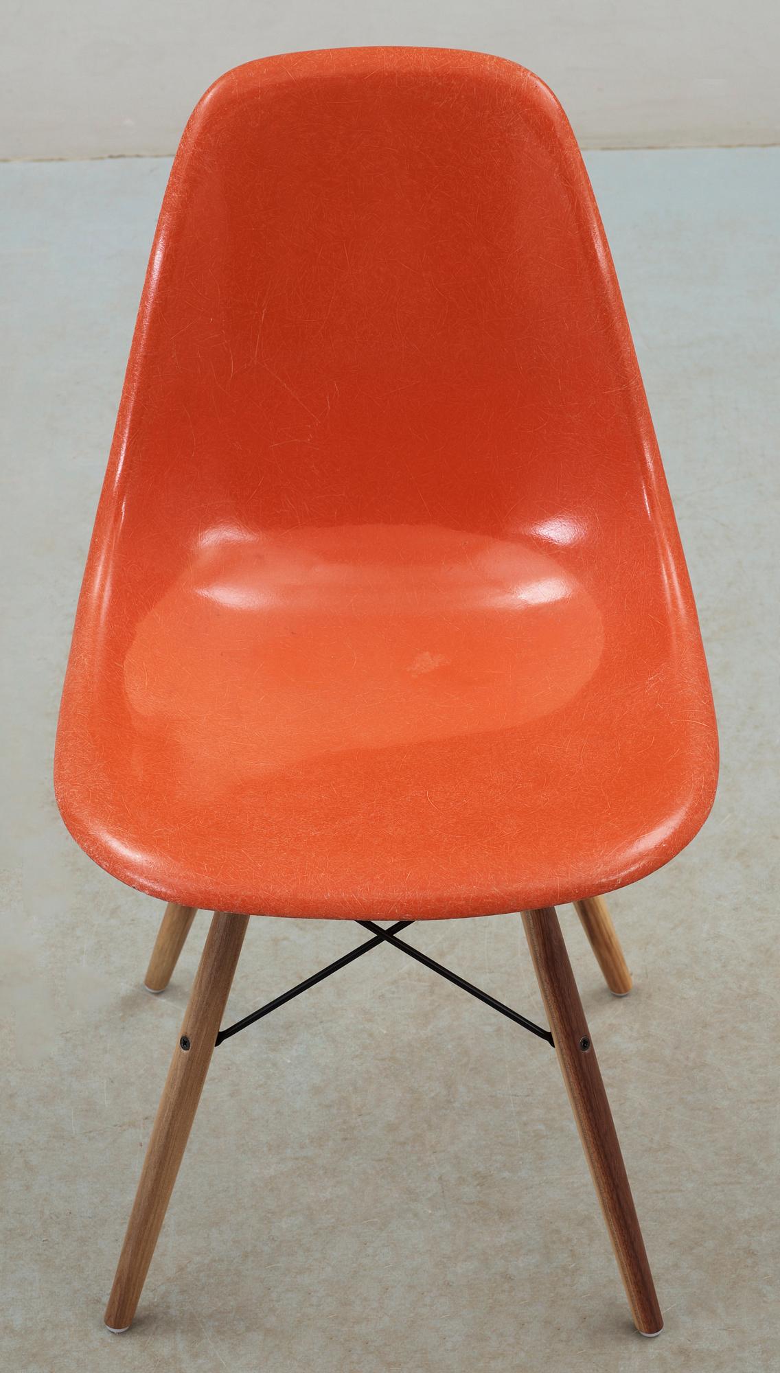 STOL, "DSW", Charles & Ray Eames, Herman Miller.