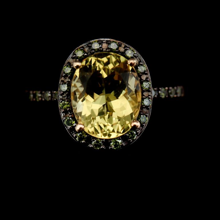 RING, 14K guld, grönfärgade diamanter och citrongul topas.