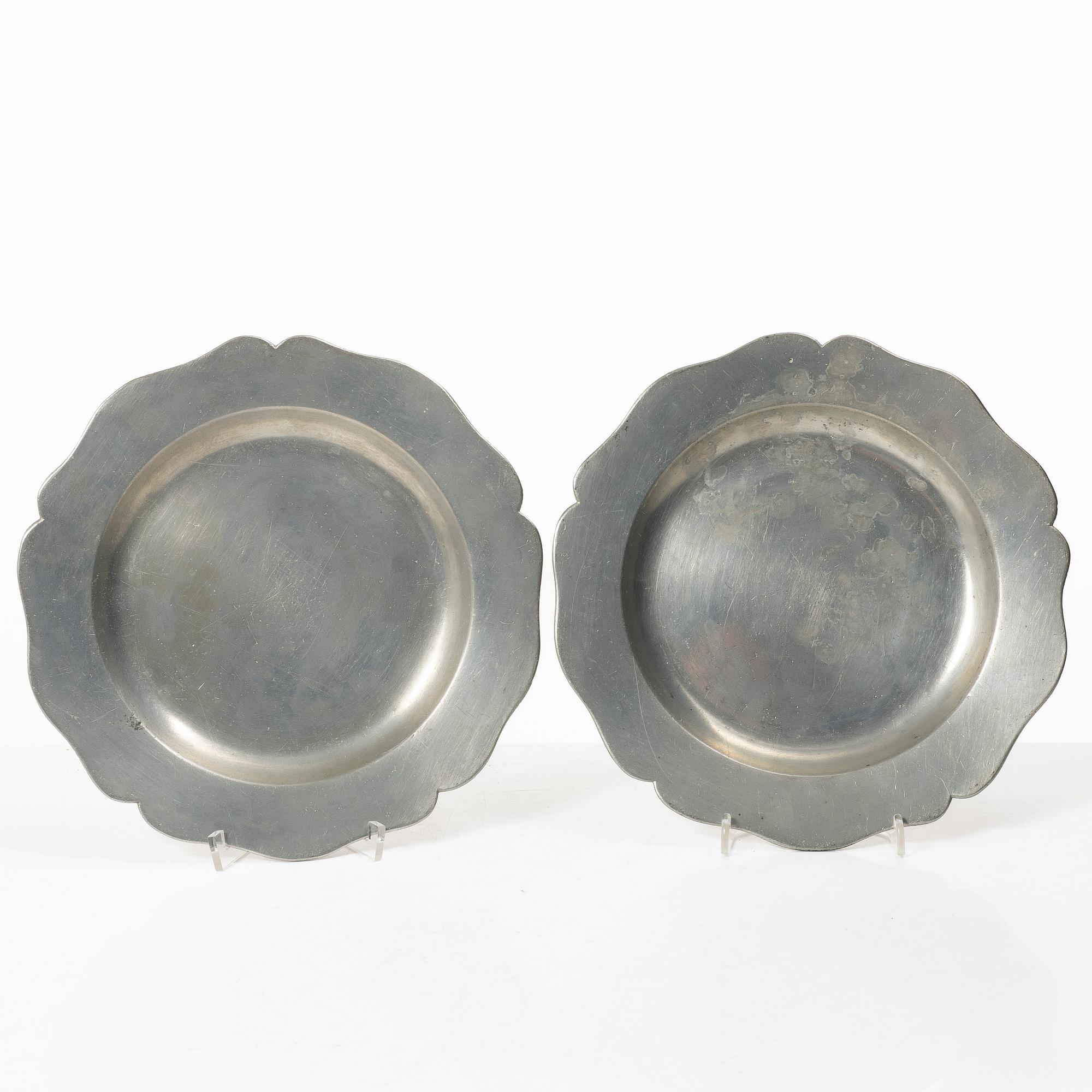 Plates, a pair by Carl Weigang, Stockholm, 1750.