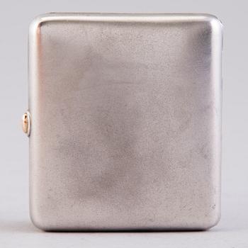 CIGARETTETUI, silver, förgyllt silver, stämplat PP, Helsingfors. Kring 1950.