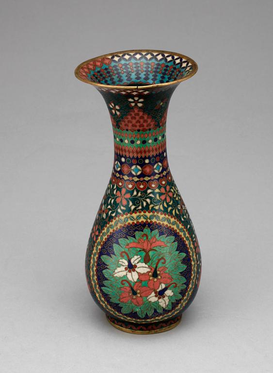 VAS, mässing, cloisonne, Kina/Japan tidigt 1900-tal.