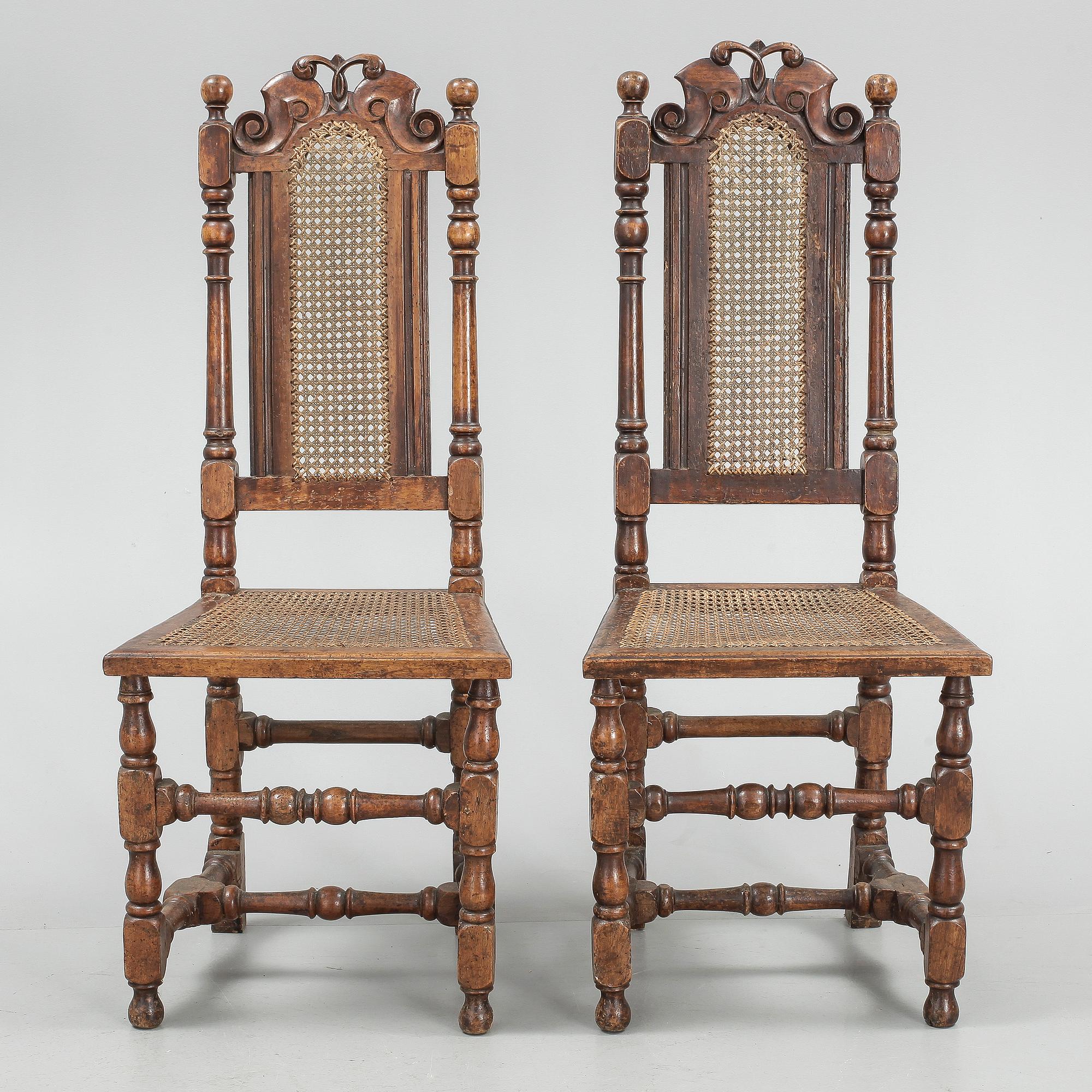 STOLAR, ett par, senbarock, 1700-tal.
