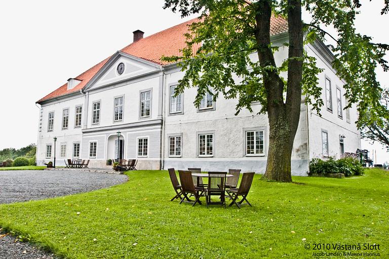 VÄSTANÅ SLOTT, övernattning i svit för två personer, frukost samt middag ingår.