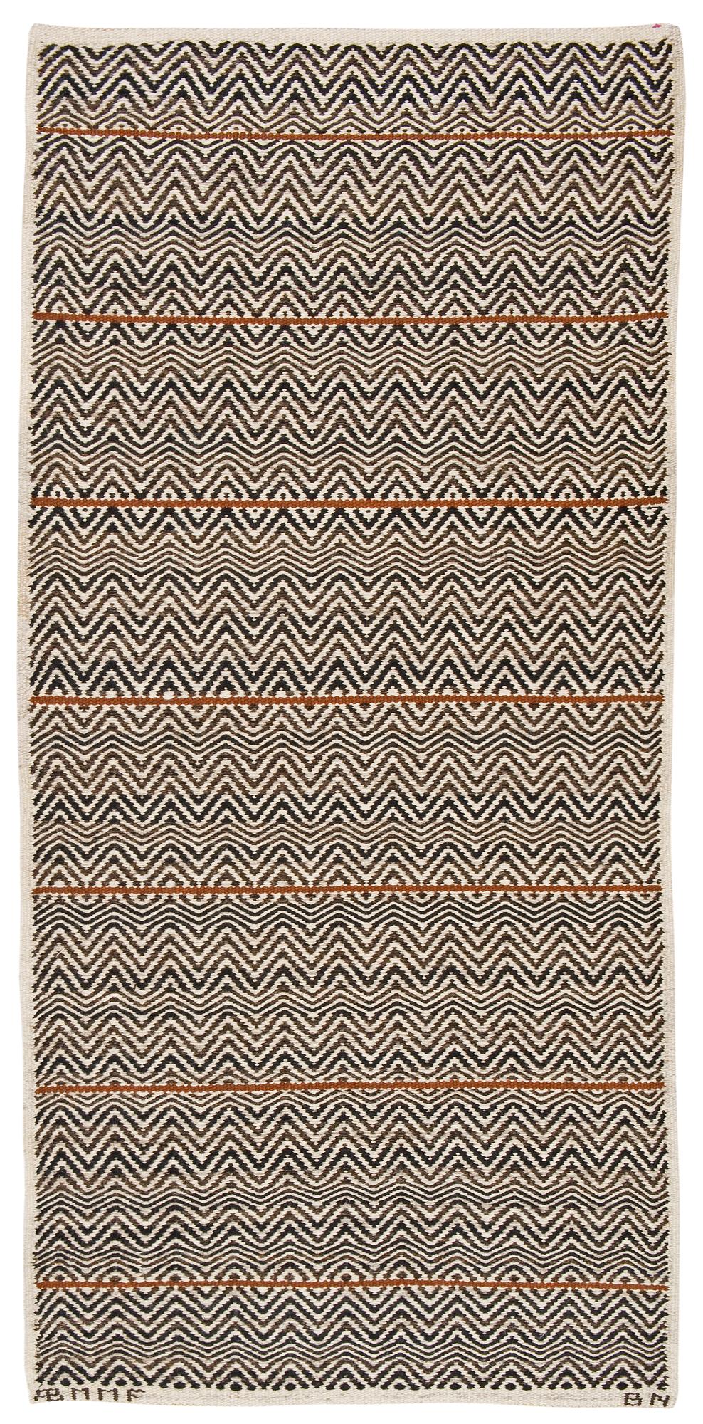 GALLERIMATTA. "Rosengång med brun rand". Rosengång. 215 x 103 cm. Signerad AB MMF BN (AB Märta Måås-Fjetterström, Barbro Nilsson).