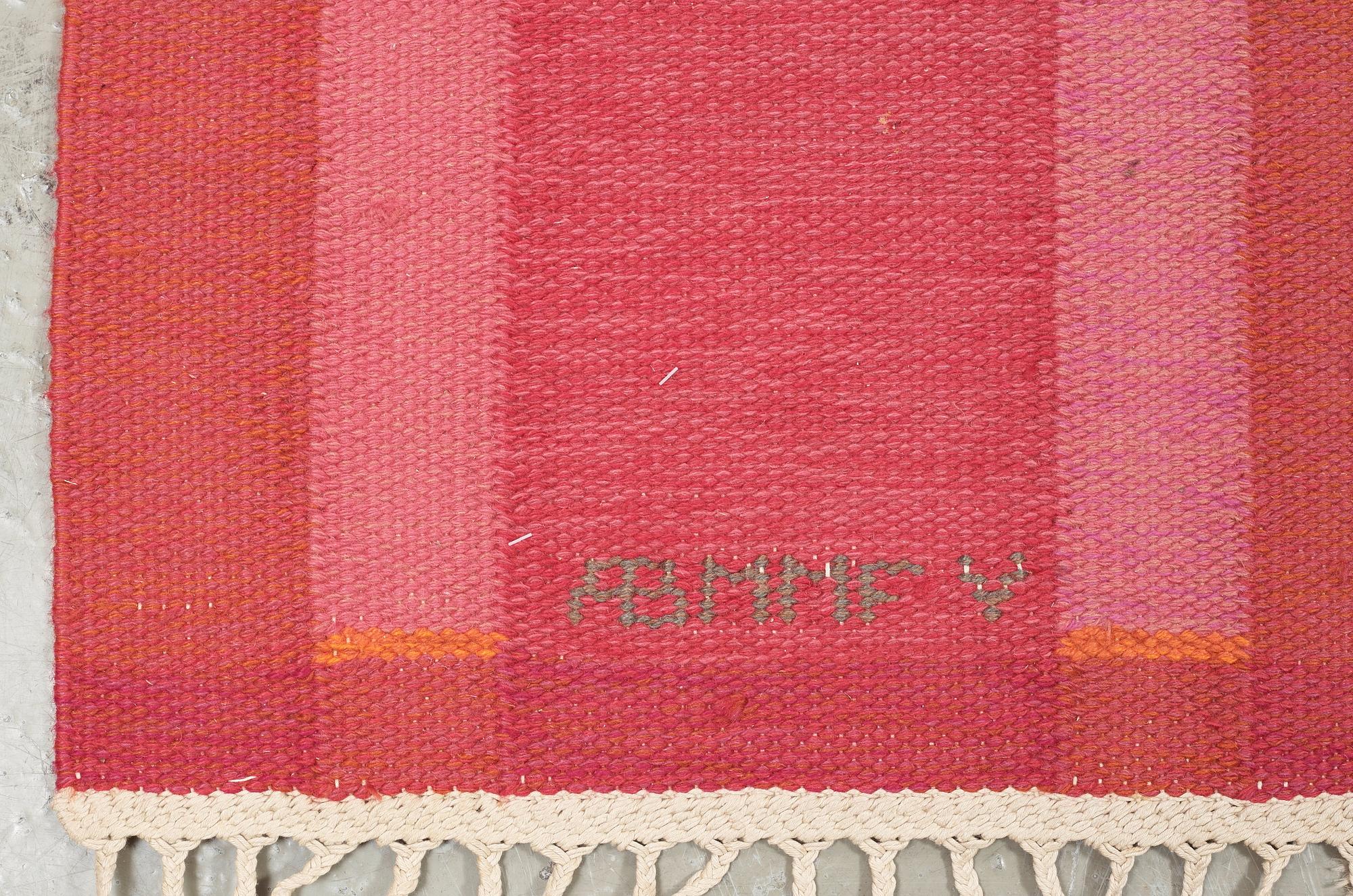 RUG. "Timmermannen, röd". Flat weave. 226 x 158 cm. Signed AB MMF V MW.