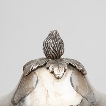 BONBONJÄR, silver, svenska importstämplar, 1900-tal. Vikt ca 695 g.