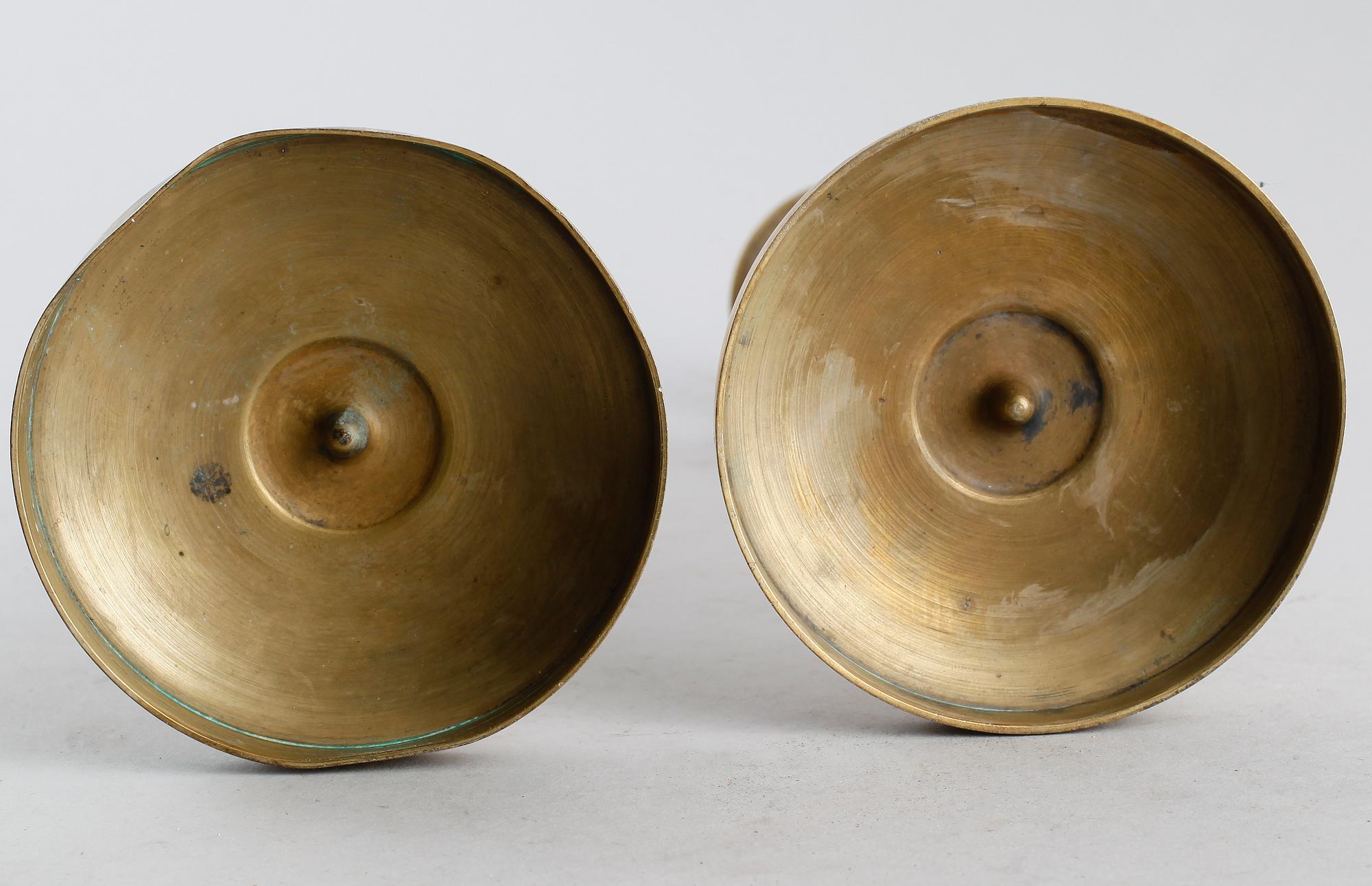 LJUSSTAKAR, 1 par, förgylld brons, senempire, 1800-talets första hälft.