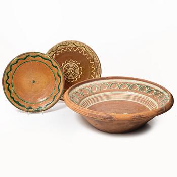 One eathenware bowl and two plates.