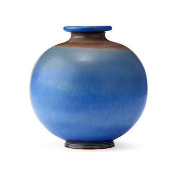 195. A Berndt Friberg stoneware vase, Gustavsberg studio 1964.