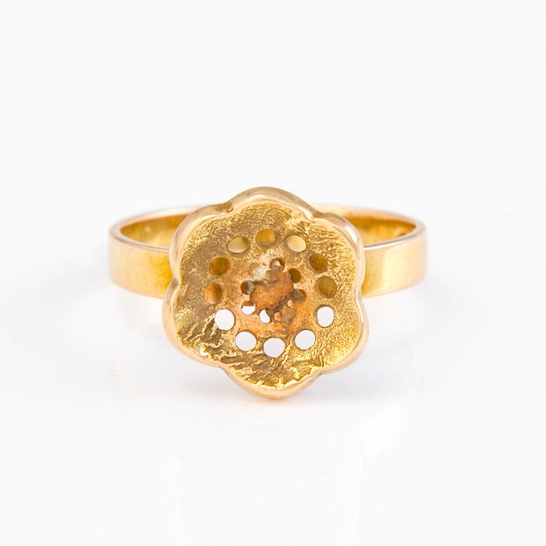 LIISA VITALI, Lemmenkukka Ring and Earrings, 14k gold, Kultakeskus Oy, 1977.