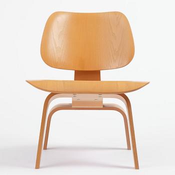 Charles & Ray Eames, a "Plywood Group LCW" easy chair, Vitra, 2015.