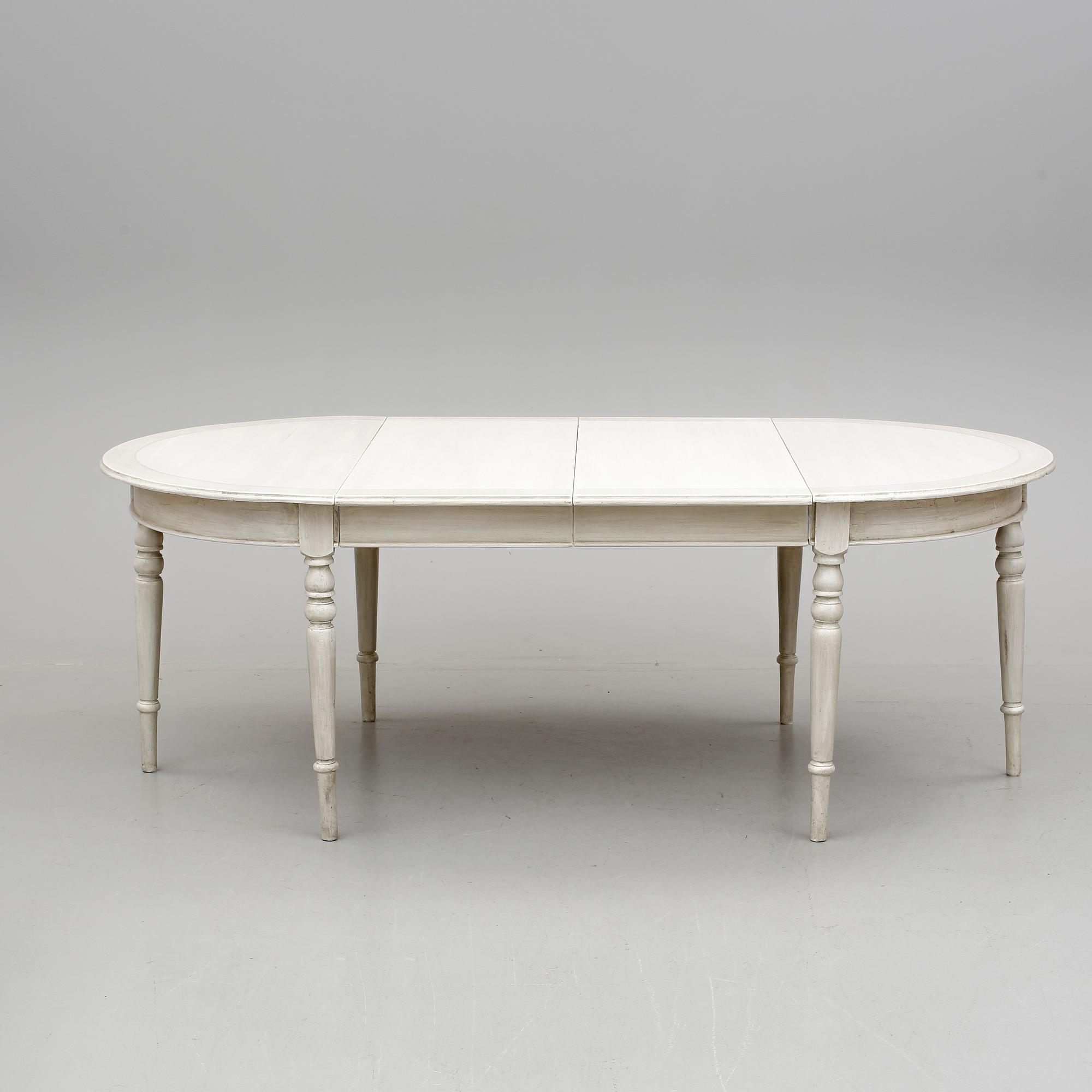 MATBORD, + 4 iläggsskivor, modern tillverkning.