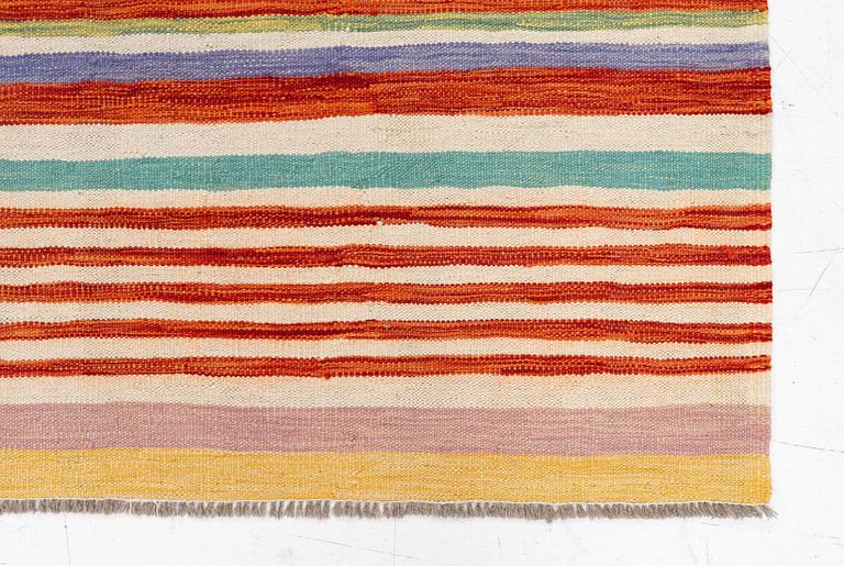 A Kelim rug, c. 200 x 195 cm.